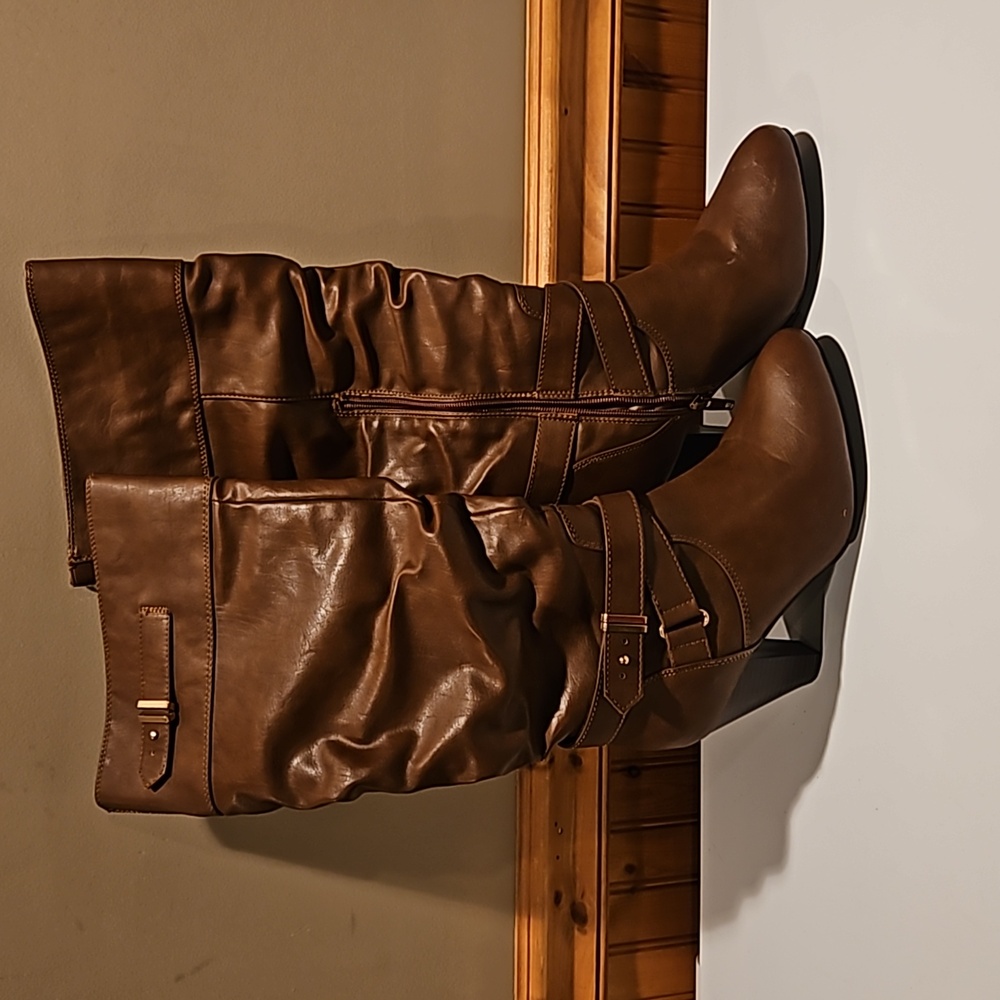 Womens calf high boots